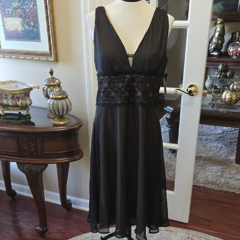 Connected Apparel Black Dress Lace Trim Empire Waist Nude Lining Vneck 16 NEW